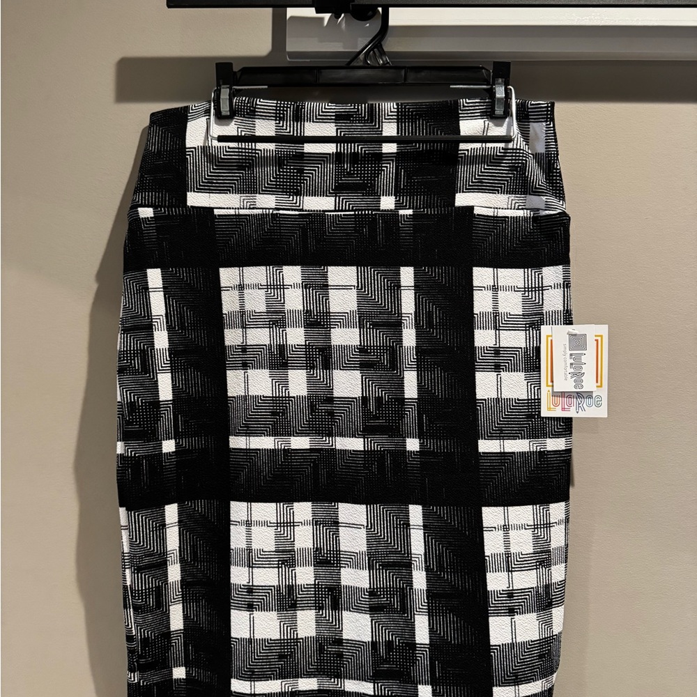 LuLaRoe Black and White Geometric Pencil Skirt